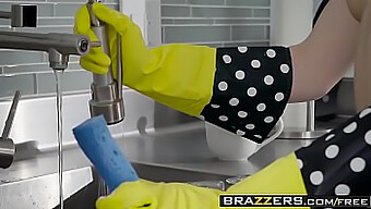 Brazzers Présente Une Rencontre Chaude Avec Elsa Jean, Osa Lovely Et Un Médecin Séduisant